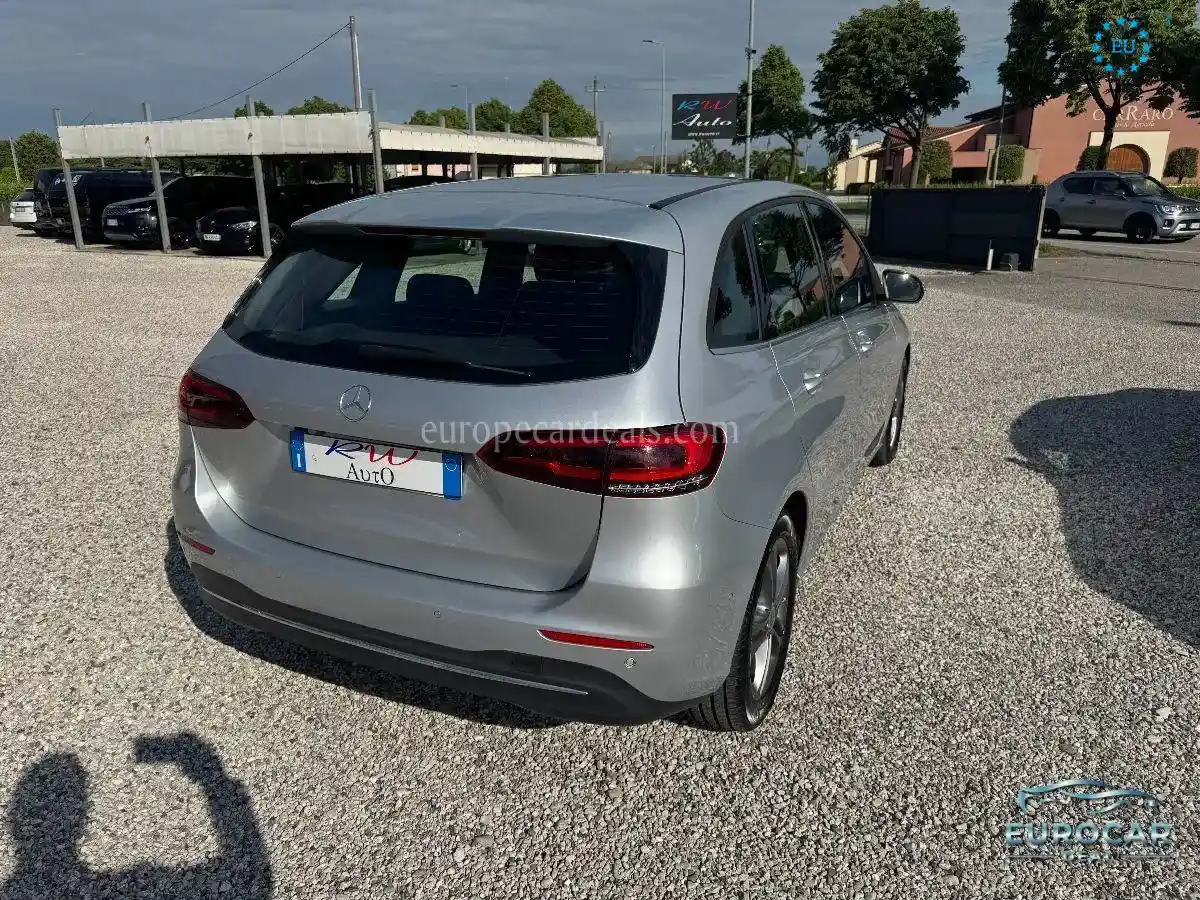 Mercedes-Benz B 180