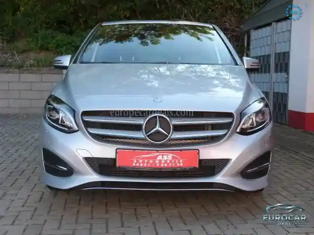Mercedes-Benz B 180