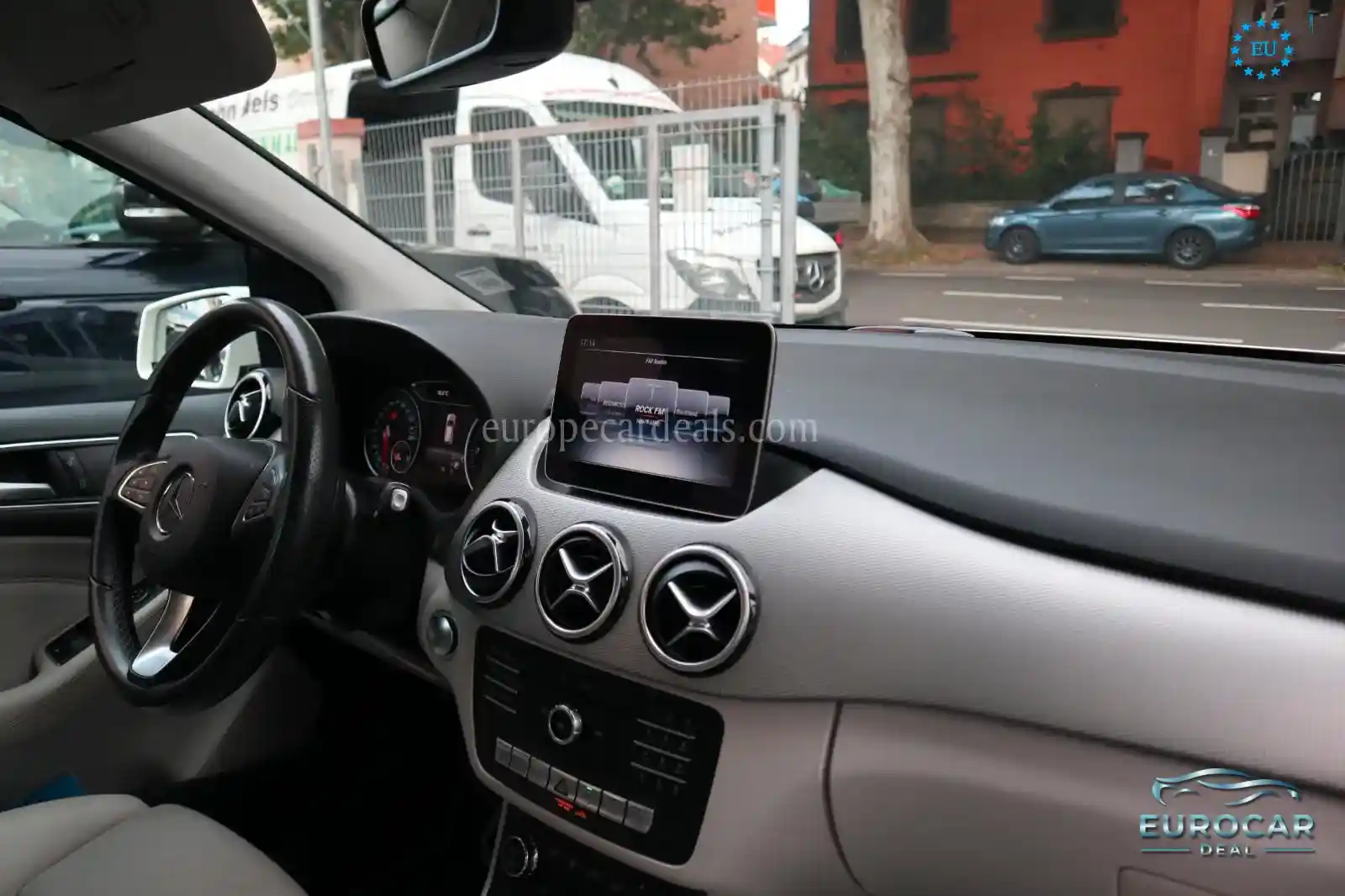 Mercedes-Benz B 220