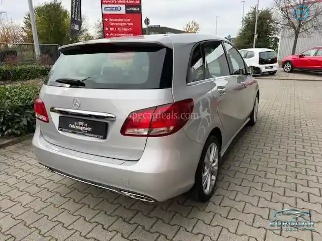 Mercedes-Benz B 180