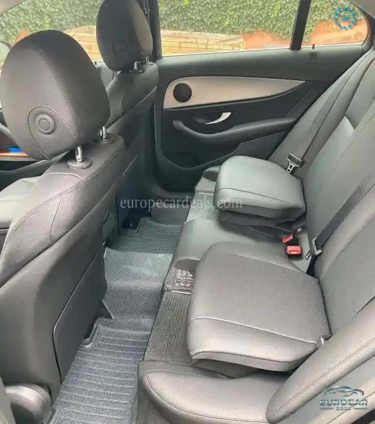 Mercedes-Benz E 200