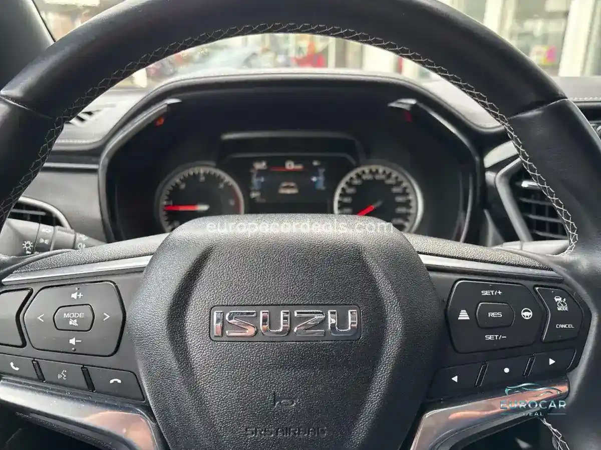 Double Cab 4WD V-CROSS A/T MODE-CAB Fahrw.
