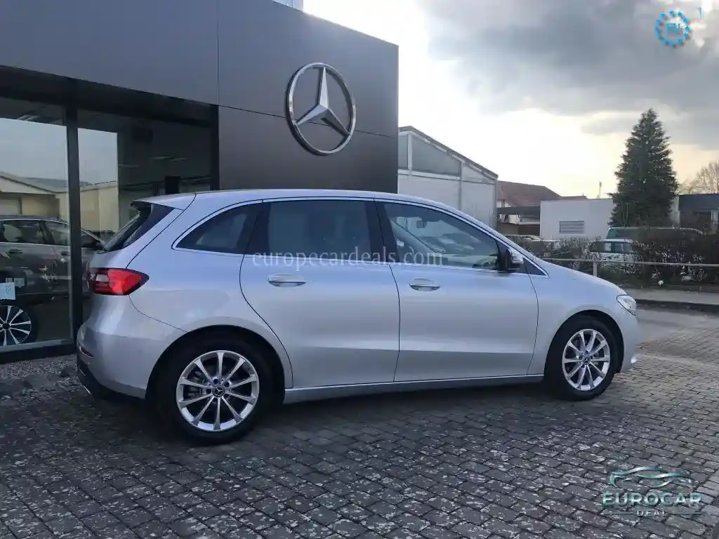 Mercedes-Benz B 180