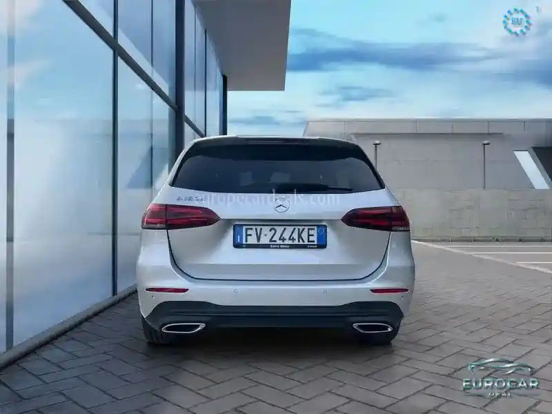 Mercedes-Benz B 180