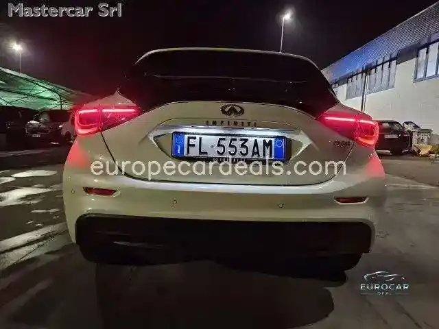 Infiniti Q30