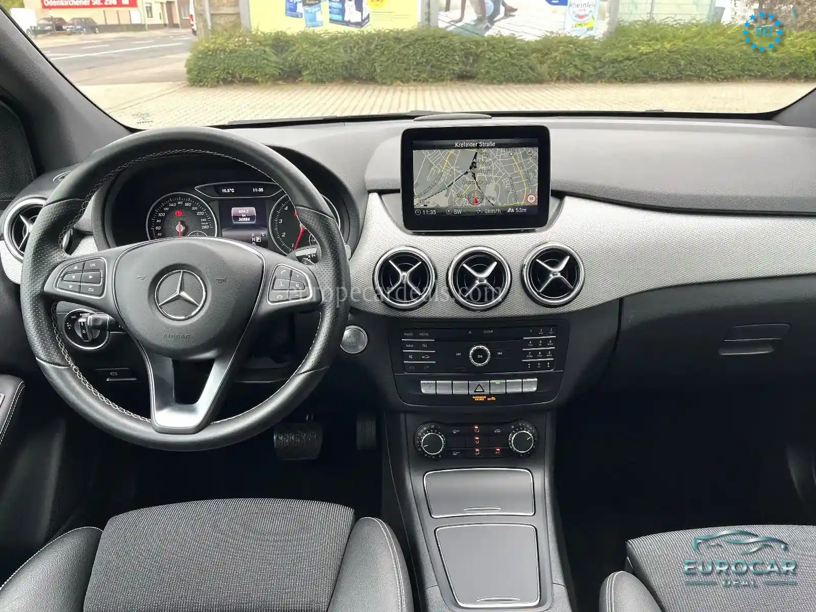 Mercedes-Benz B 180