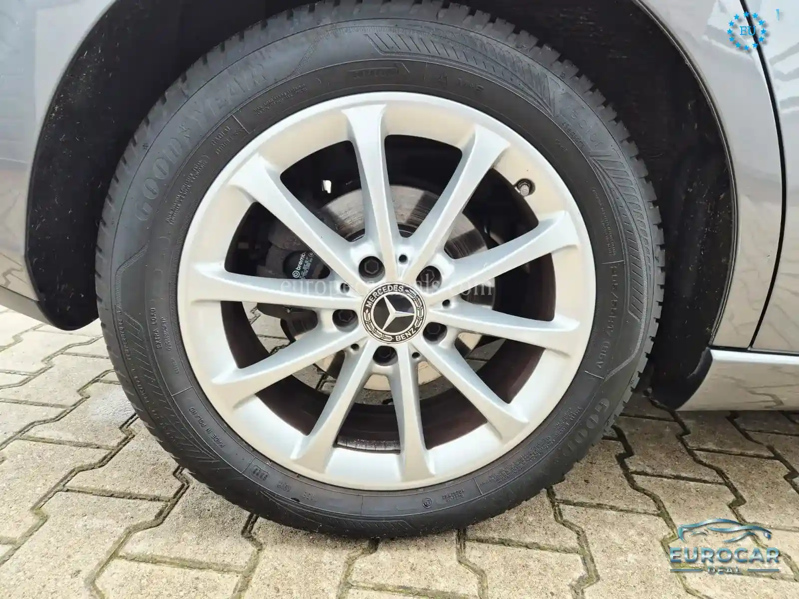 Mercedes-Benz B 180