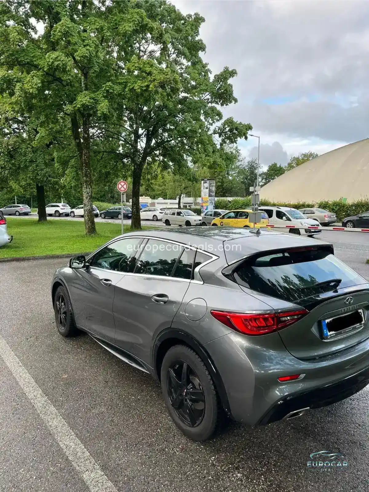 Infiniti Q30
