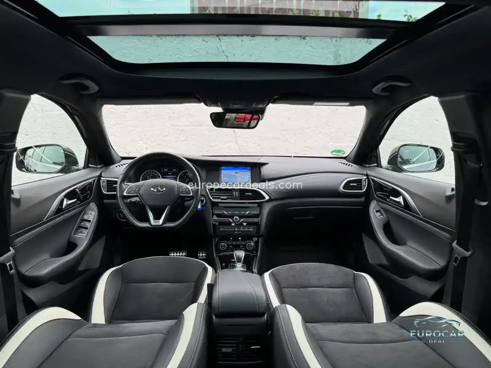Infiniti Q30