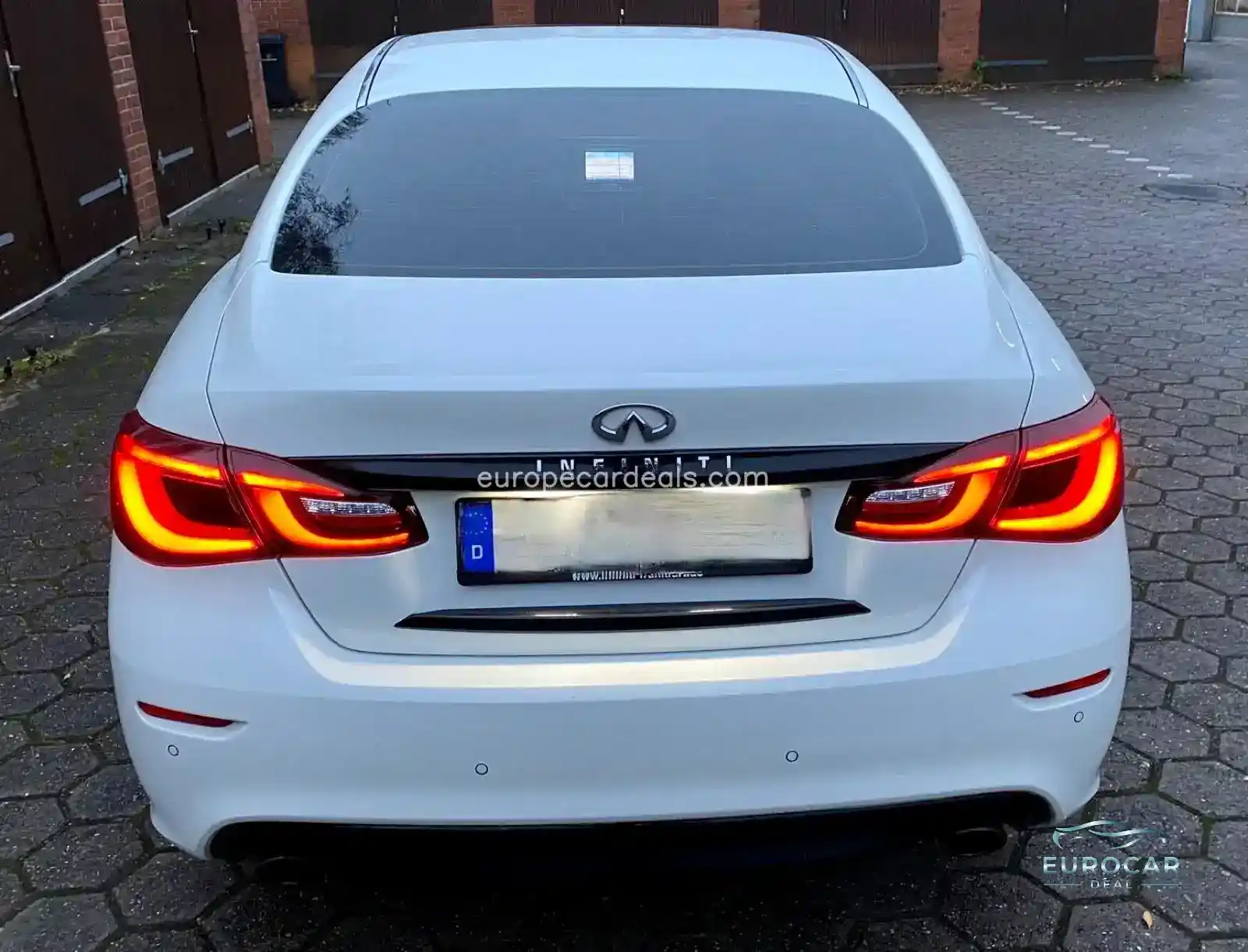 Infiniti Q70