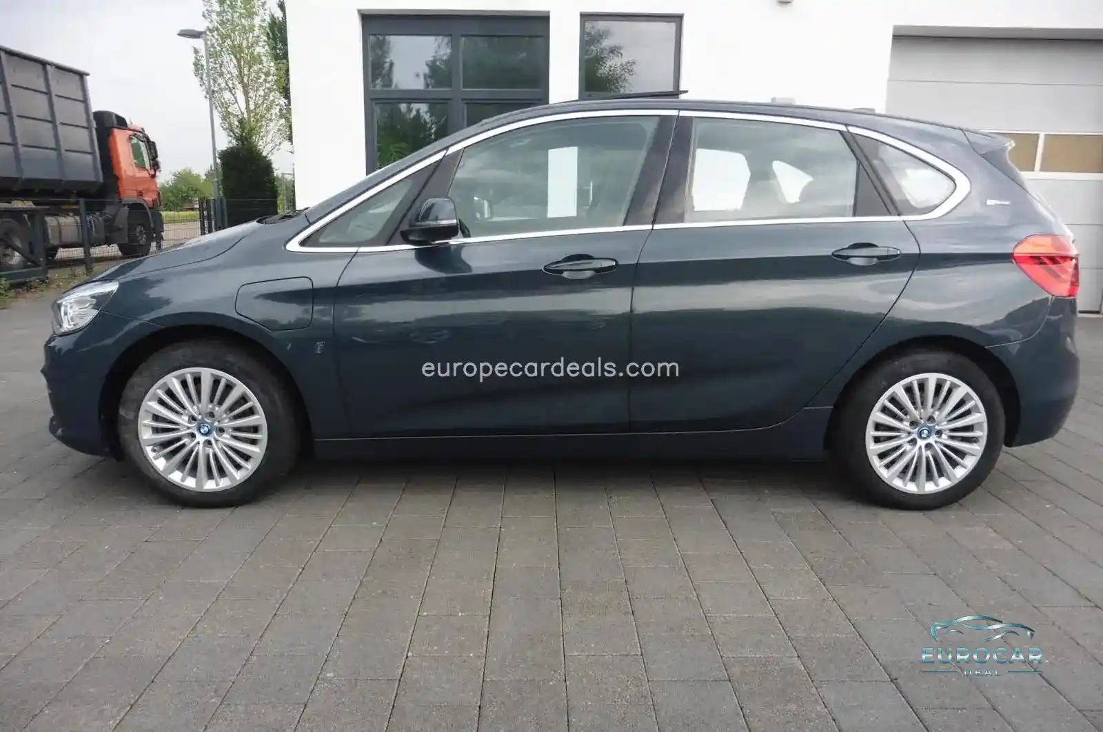 BMW 225