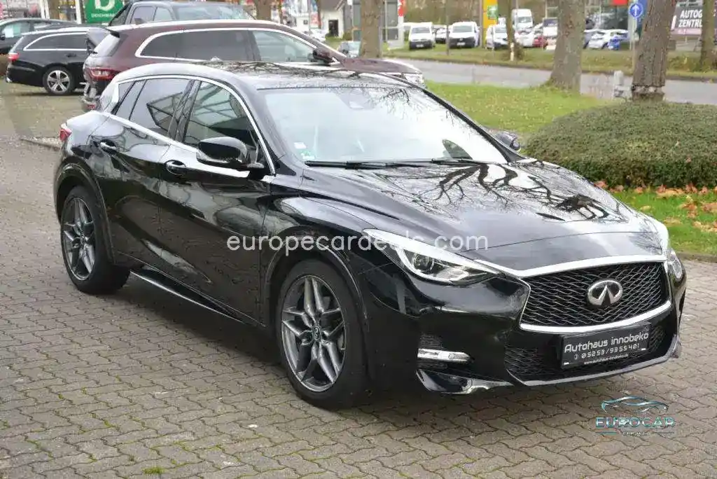 Infiniti Q30