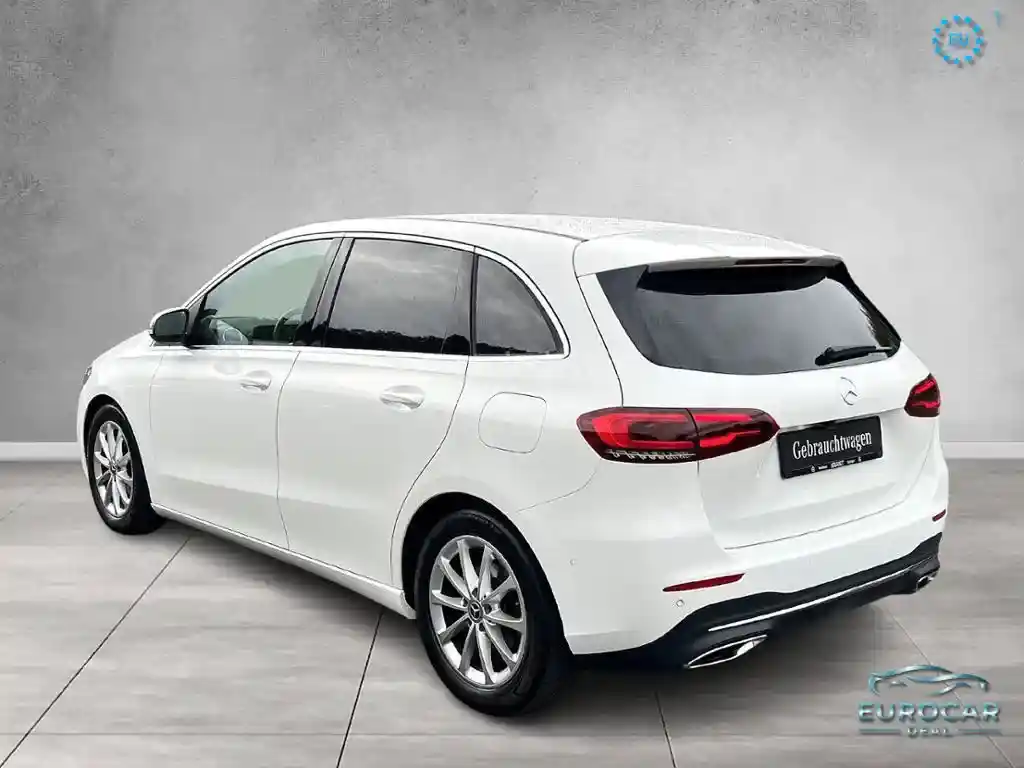 Mercedes-Benz B 180