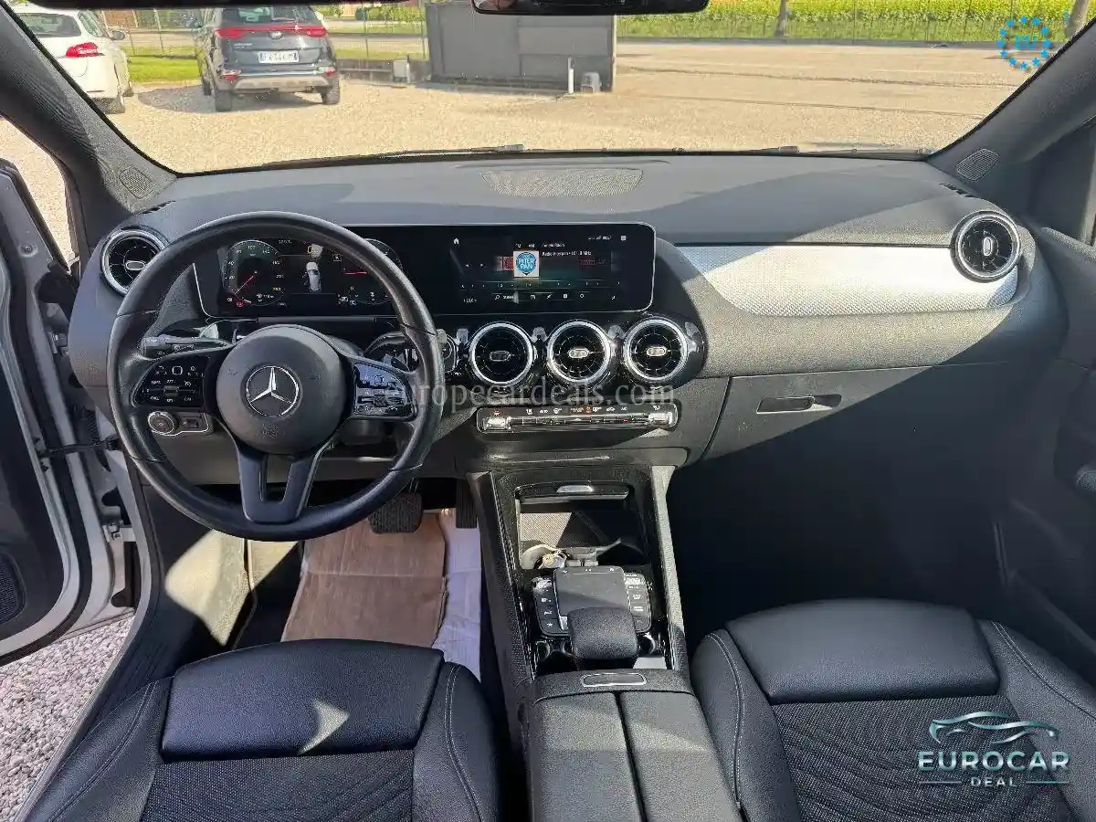 Mercedes-Benz B 180