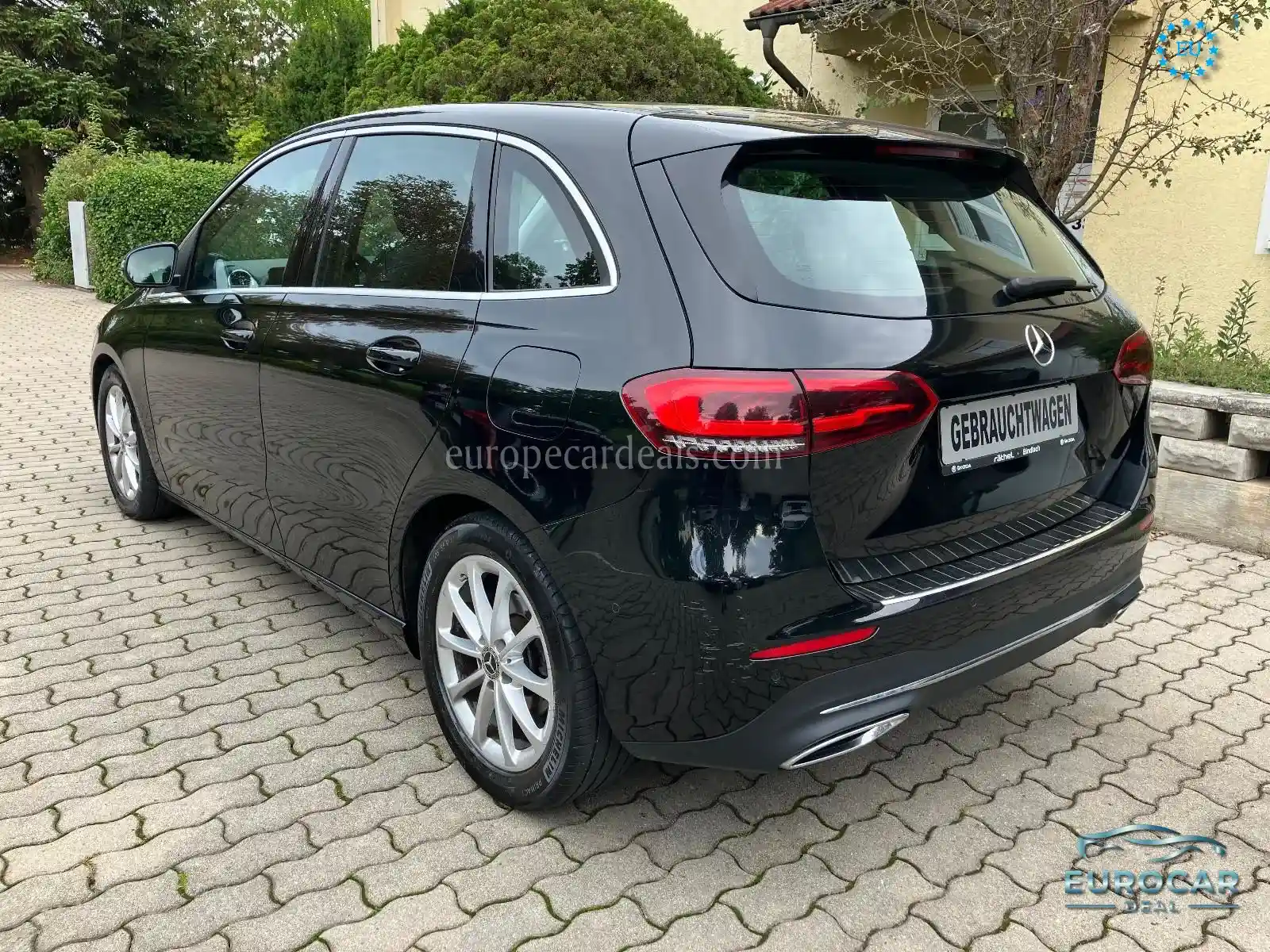 Mercedes-Benz B 180