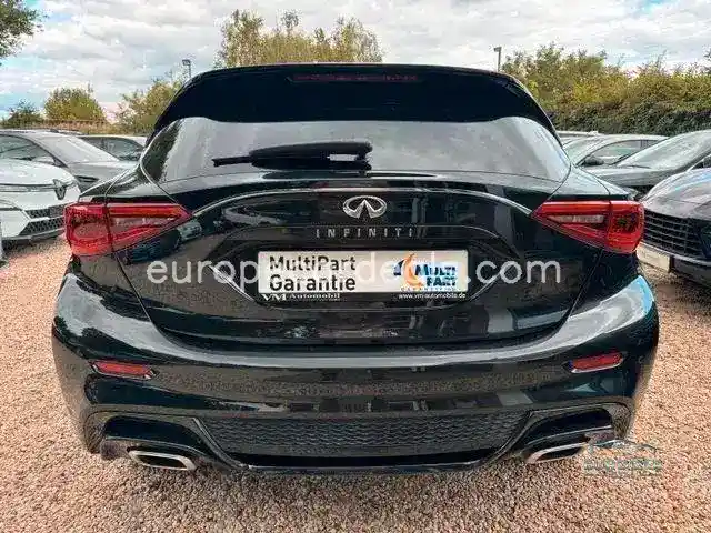 Infiniti Q30