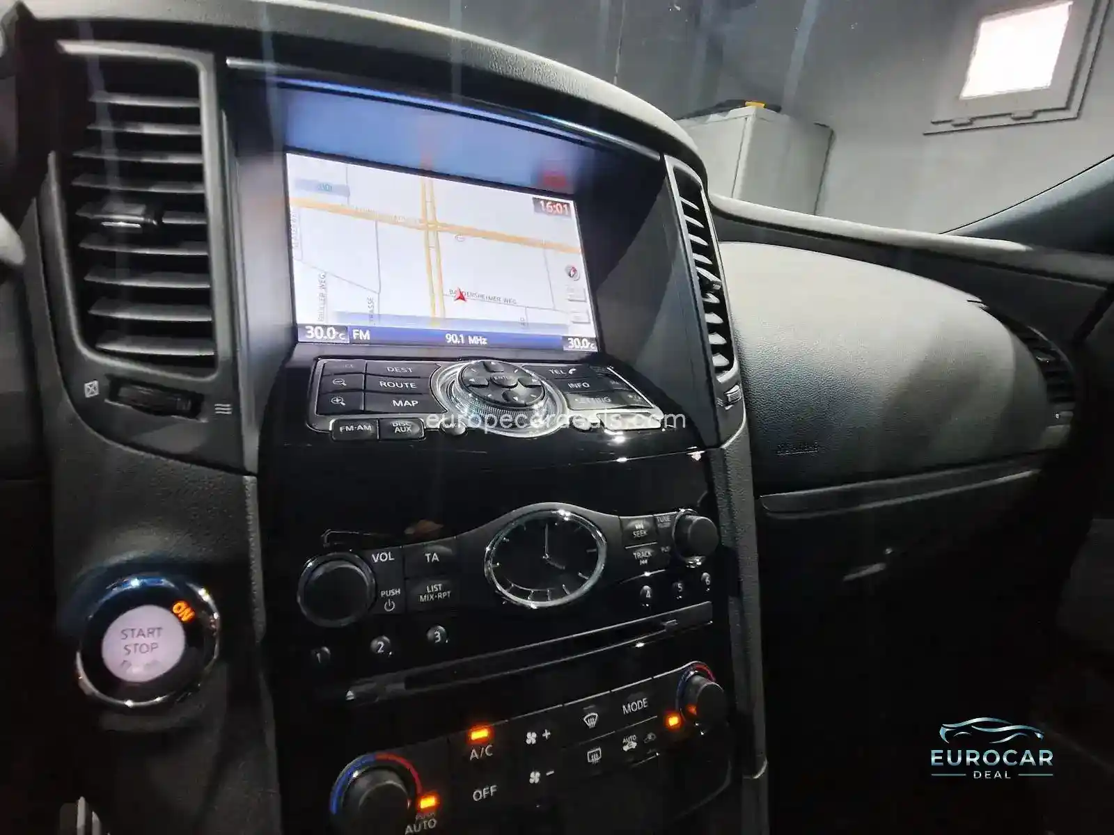 Infiniti QX70
