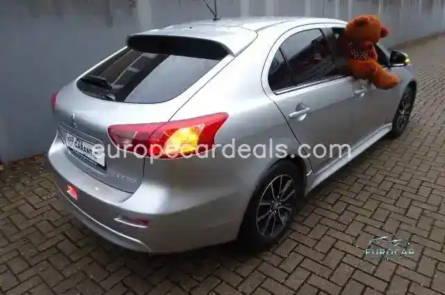 Mitsubishi Lancer