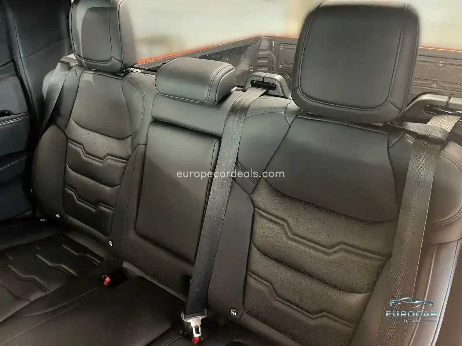 DoubleCab 4WD AT V-Cross Kam SHZ AHK Apple