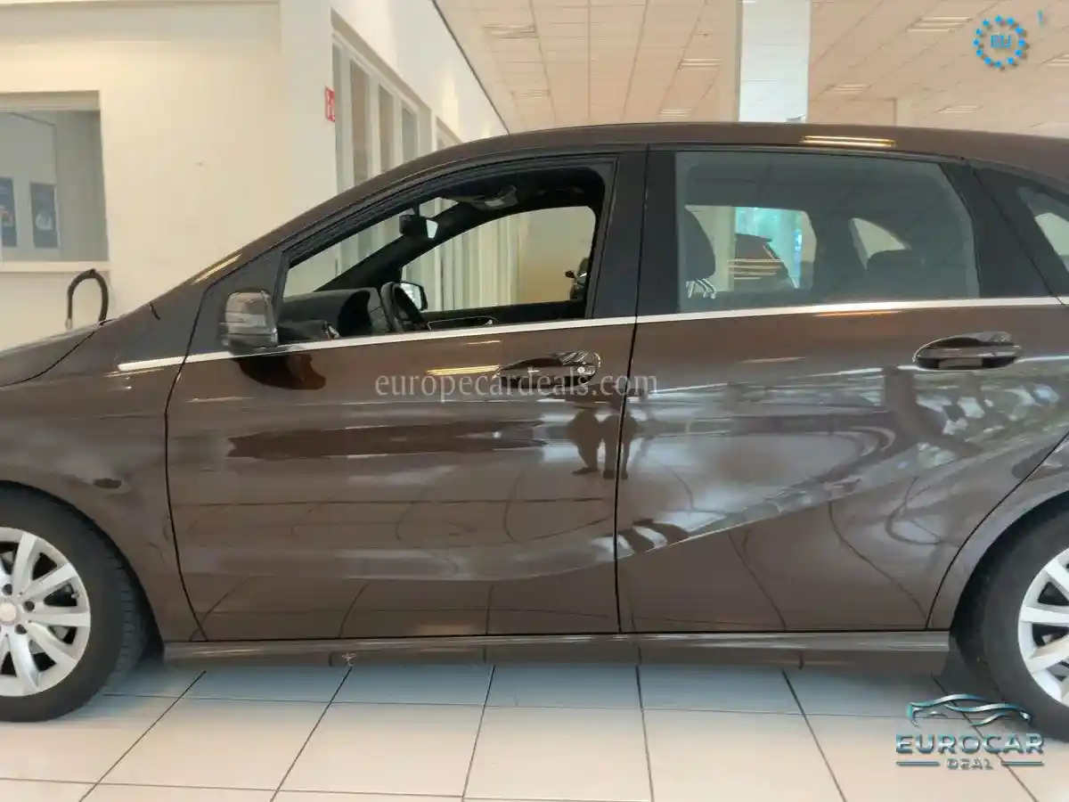 Mercedes-Benz B 180