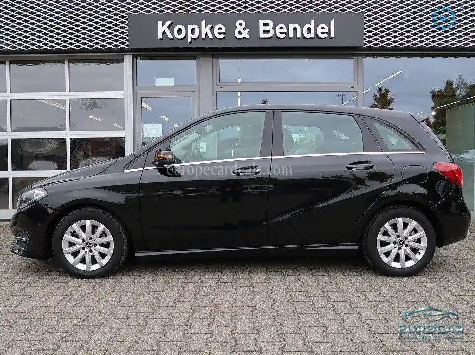 Mercedes-Benz B 180