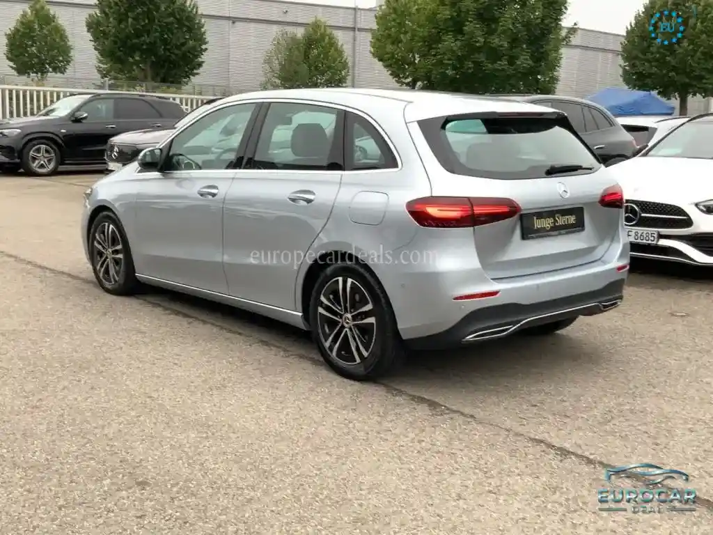Mercedes-Benz B 180