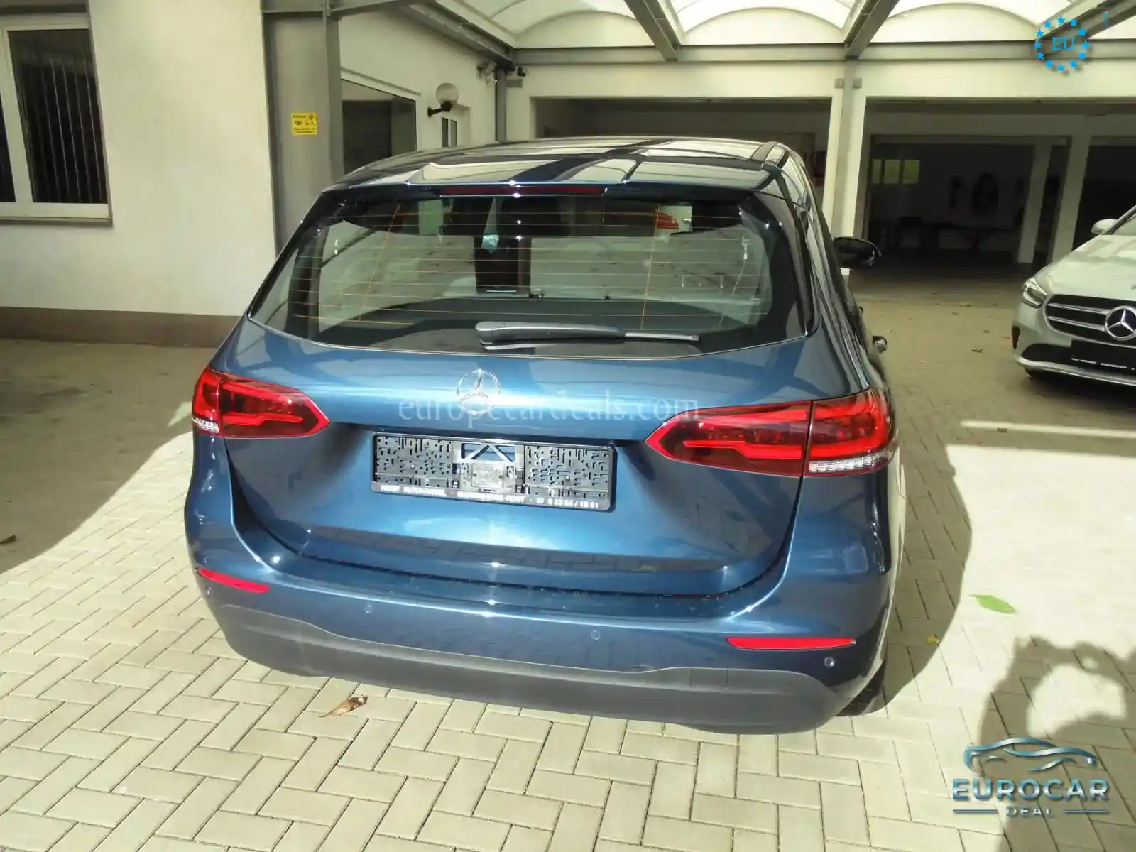 Mercedes-Benz B 180