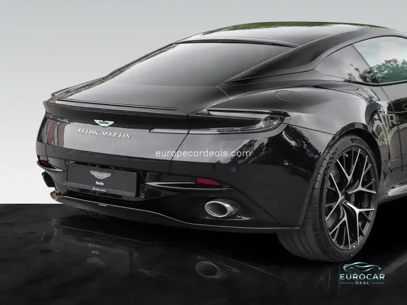 Aston Martin DB12