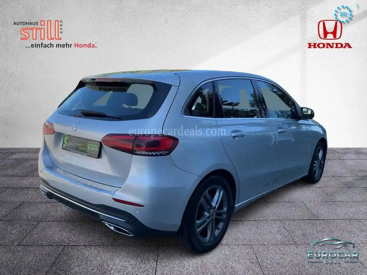 Mercedes-Benz B 220
