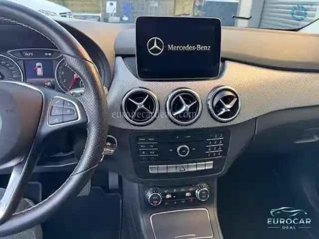 Mercedes-Benz B 200
