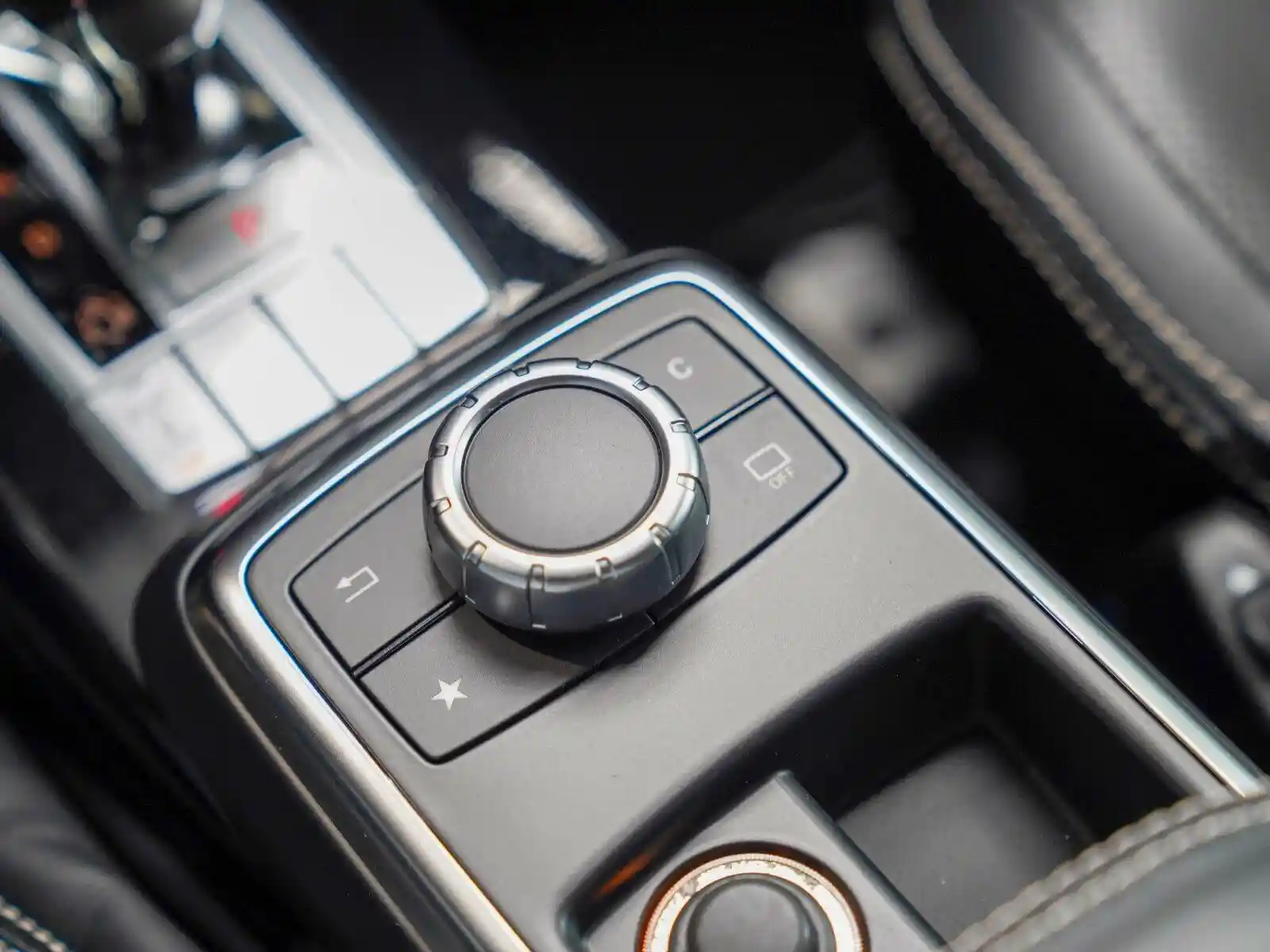 Mercedes-Benz G 500