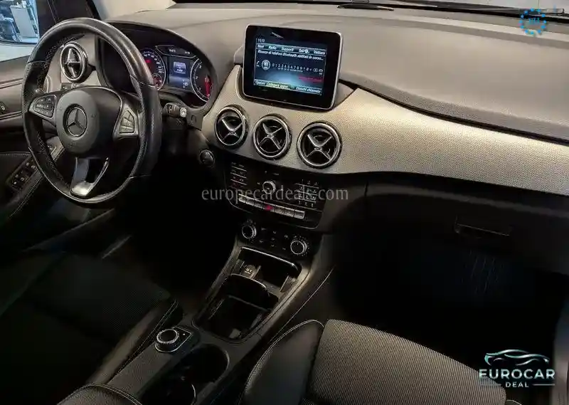 Mercedes-Benz B 200