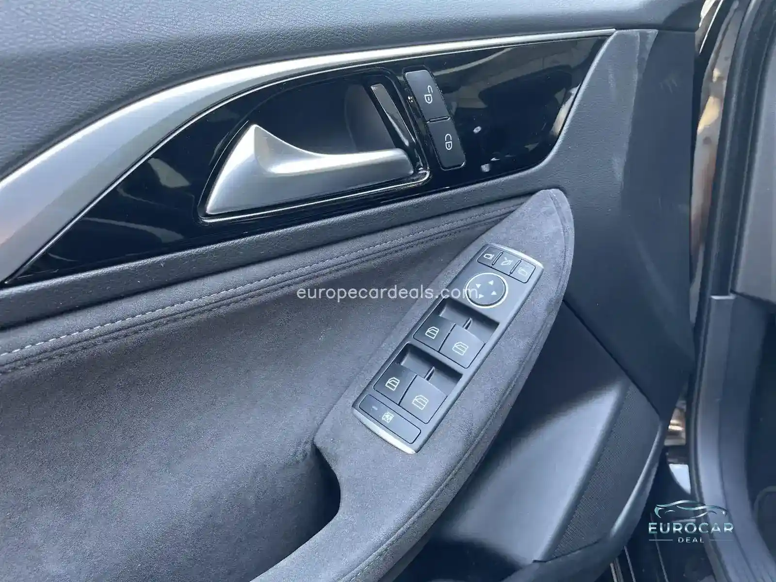 Infiniti Q30