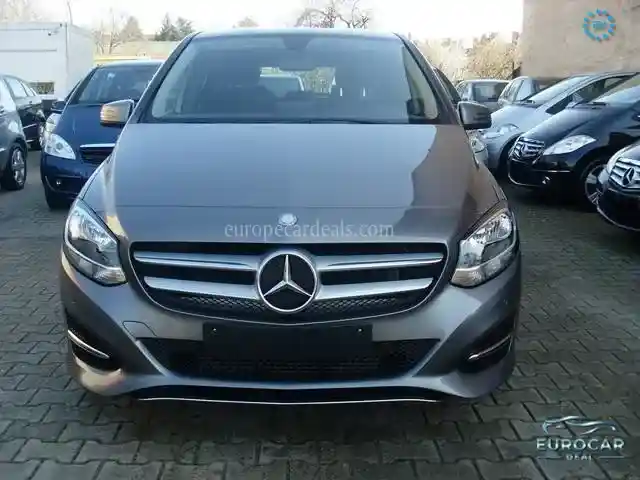 Mercedes-Benz B 180