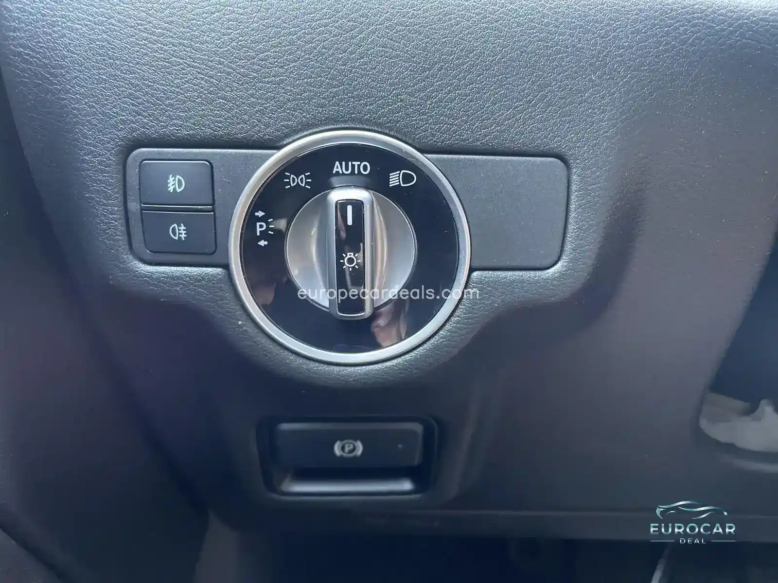 Infiniti Q30