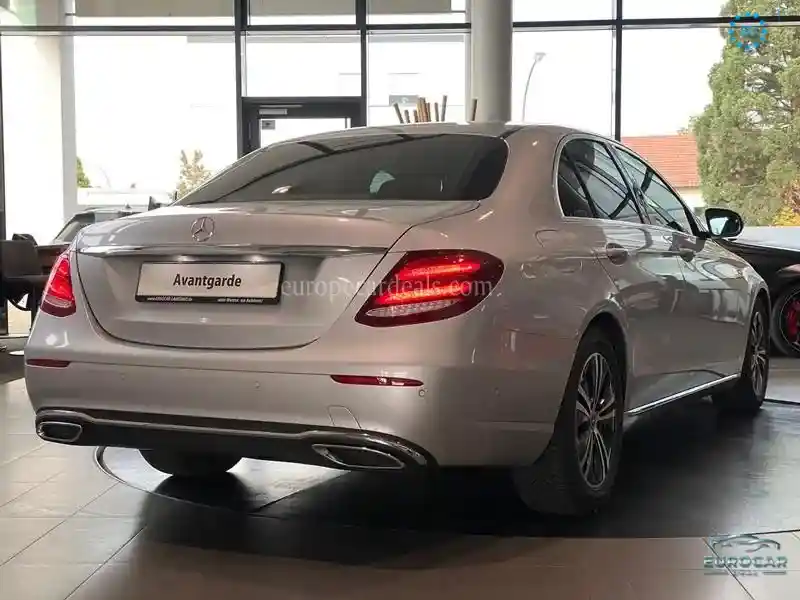 Mercedes-Benz E 200