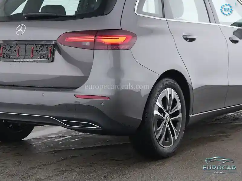 Mercedes-Benz B 180