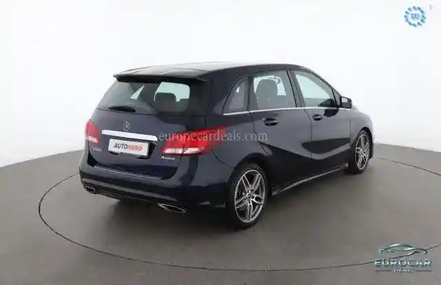 Mercedes-Benz B 220