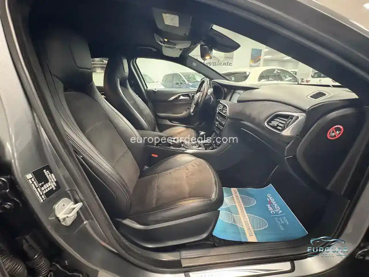 Infiniti Q30