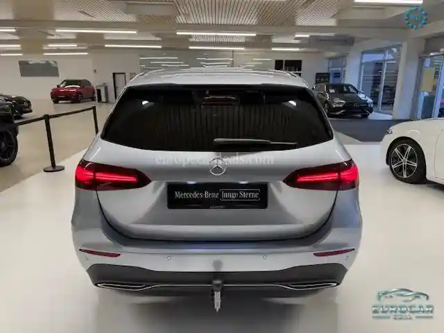 Mercedes-Benz B 180