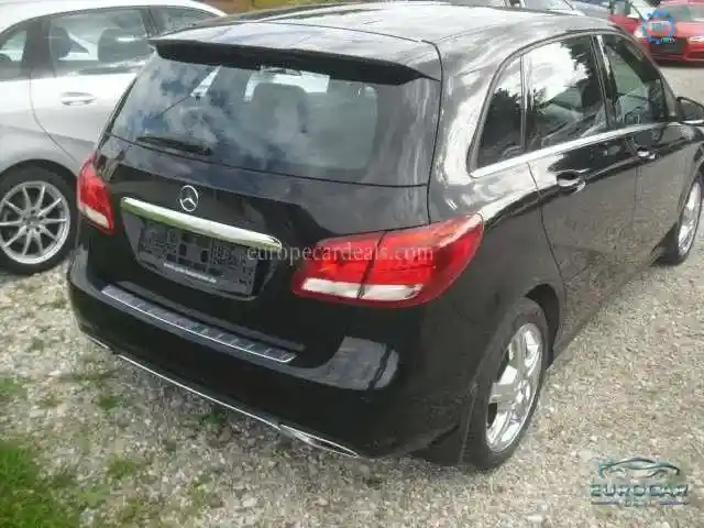 Mercedes-Benz B 200