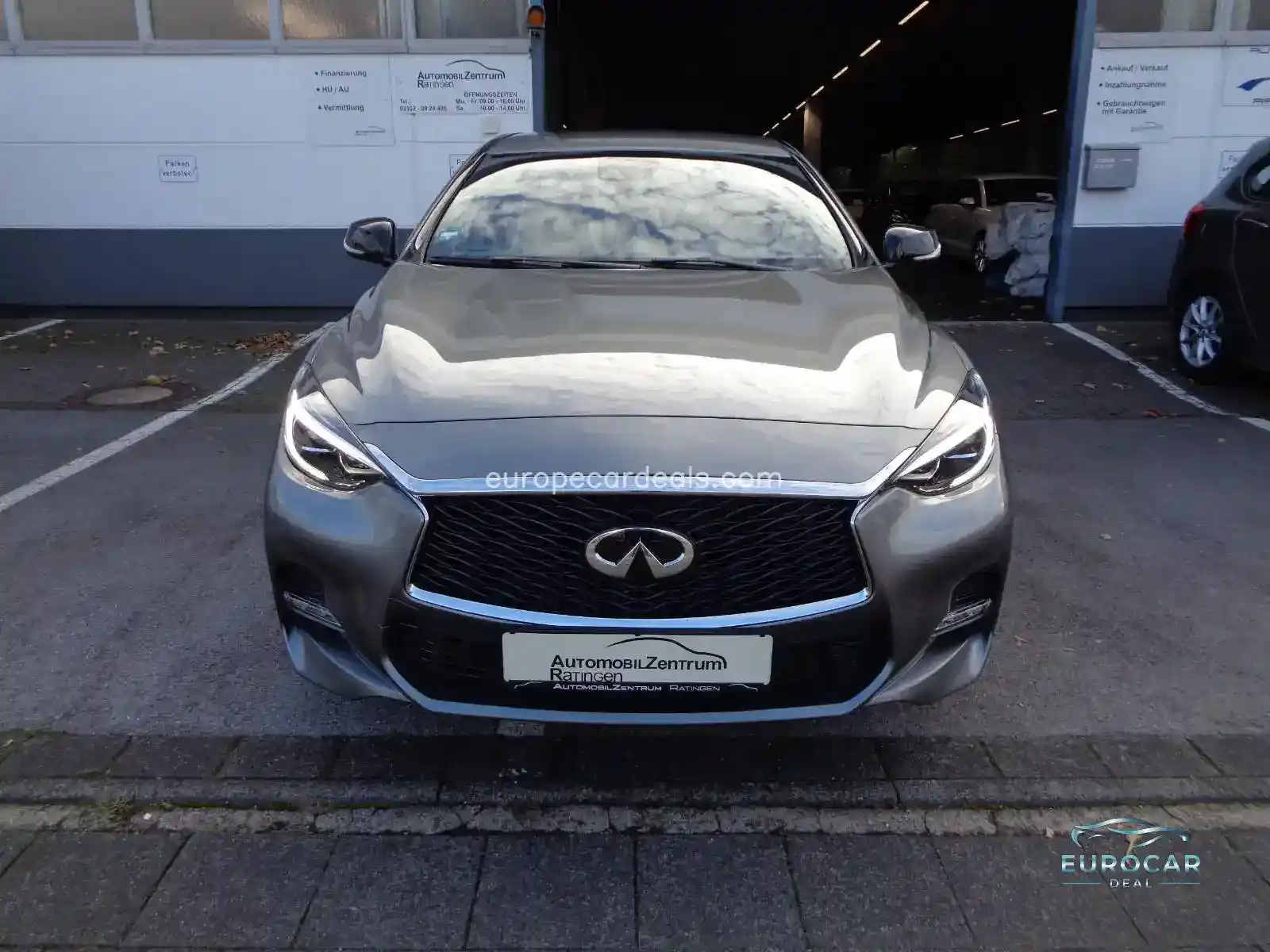 Infiniti Q30