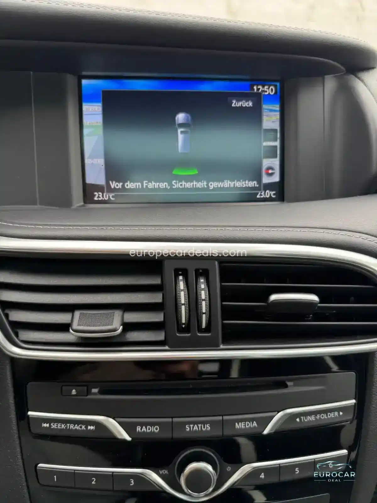 Infiniti Q30