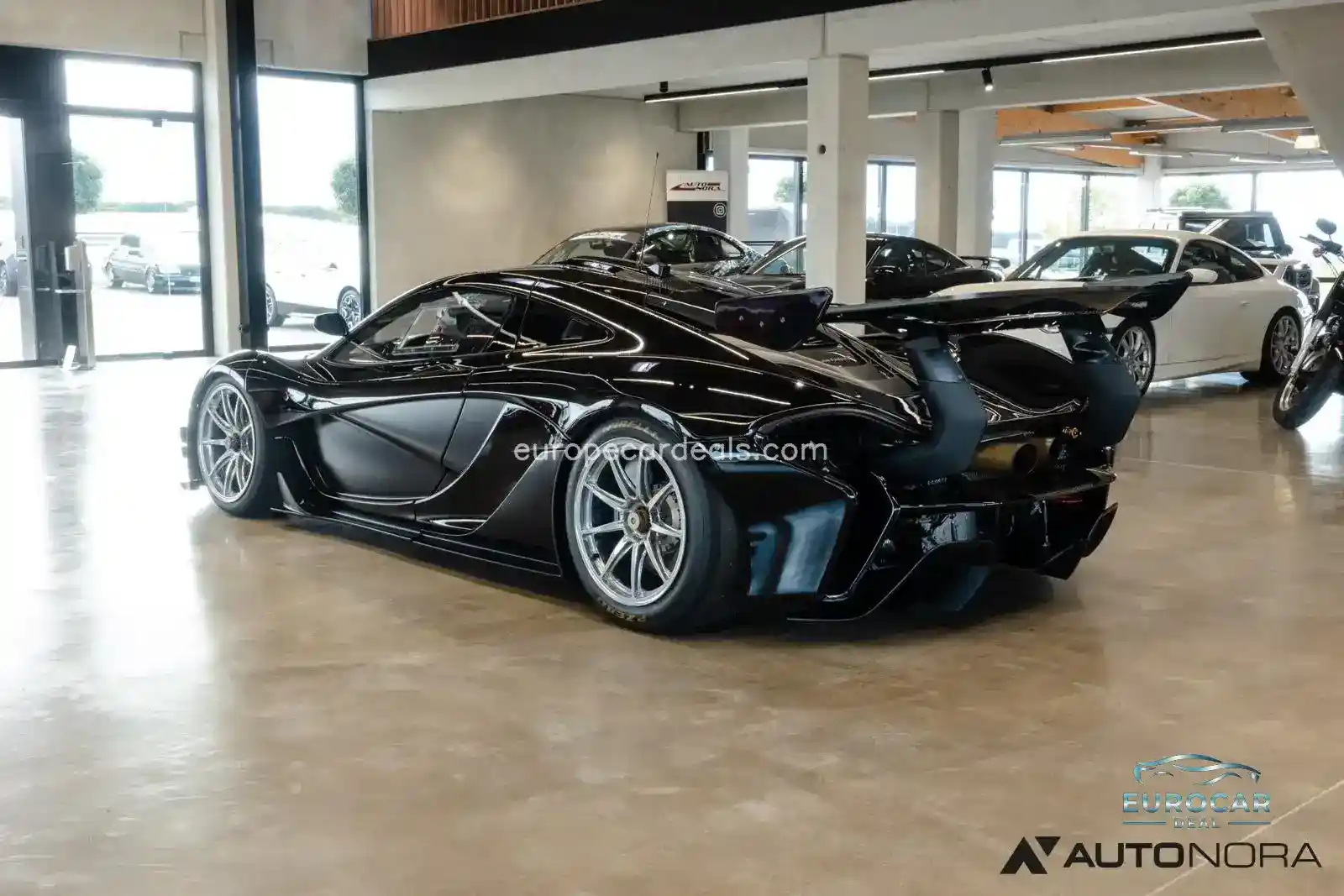 McLaren P1