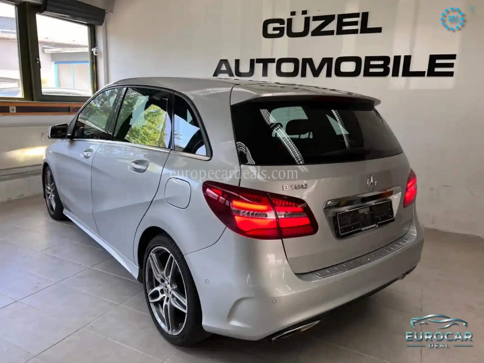 Mercedes-Benz B 180