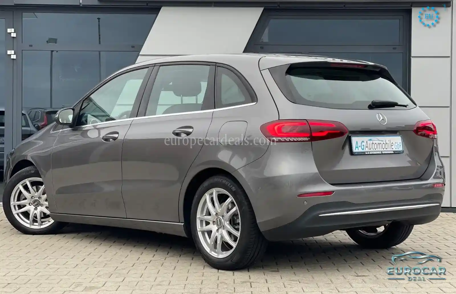 Mercedes-Benz B 180