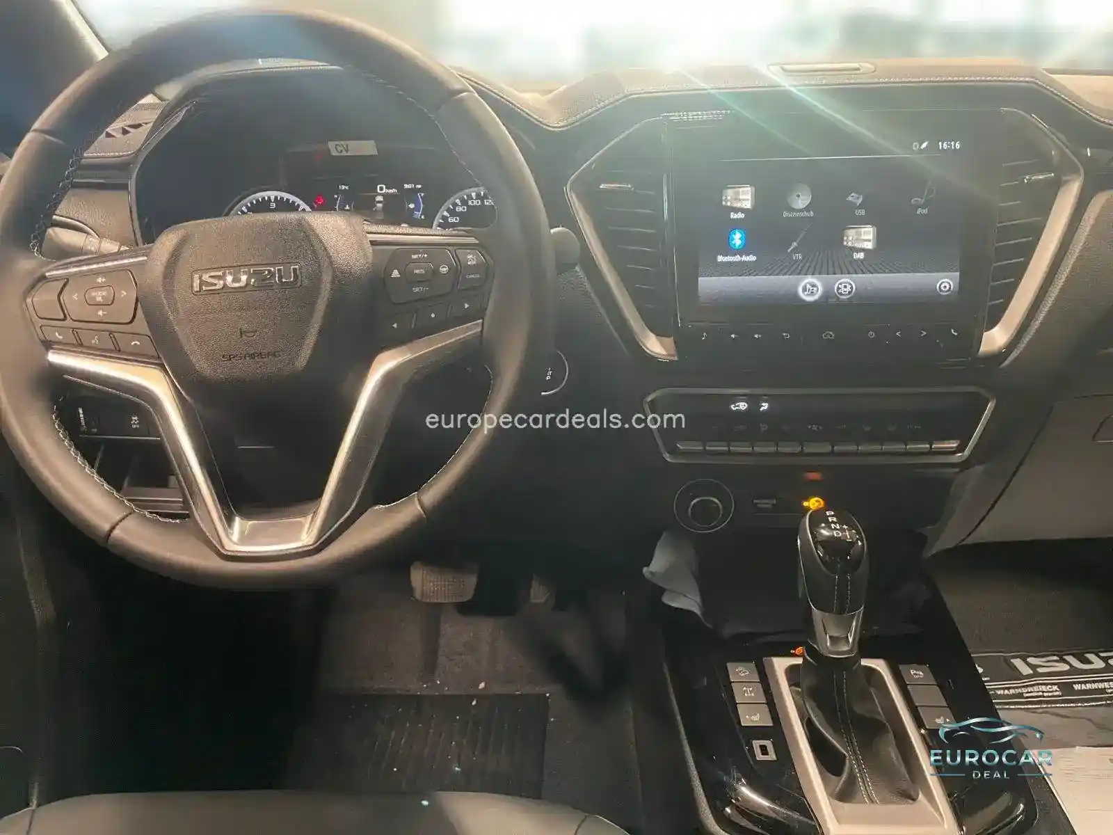 DoubleCab 4WD AT V-Cross Kam SHZ AHK Apple