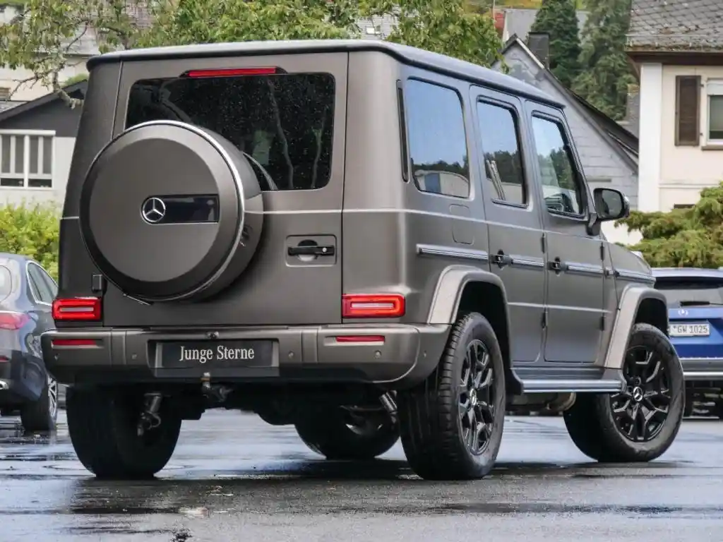 Mercedes-Benz G 500