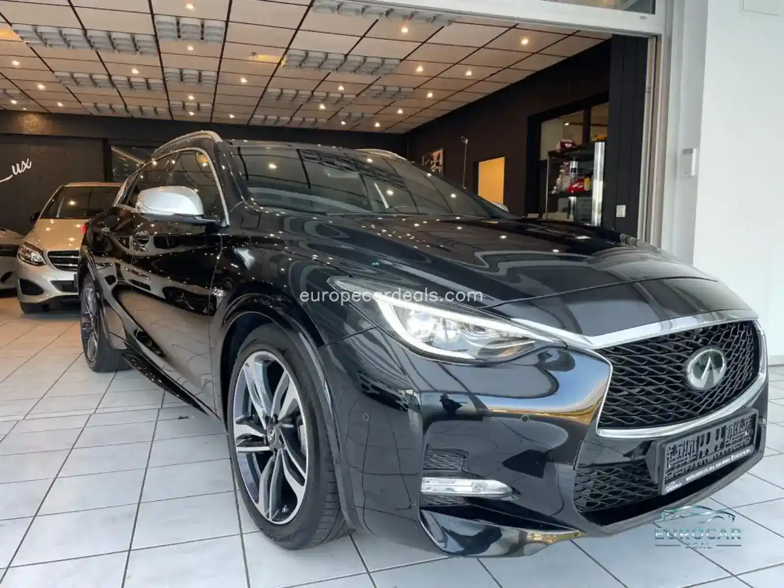 Infiniti Q30