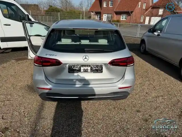 Mercedes-Benz B 180